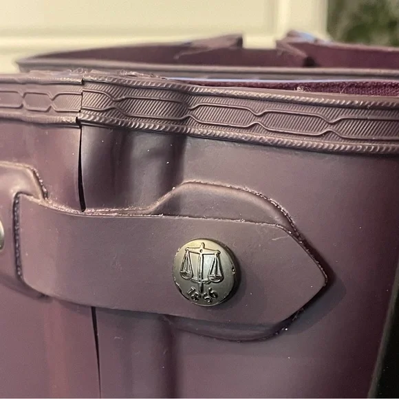 NWOT Hunter Heeled Chelsea Rain Ankle Boots in Black and Purple - Picture 3 of 8